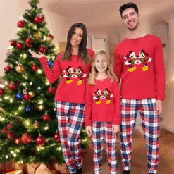 Pijama Familiar M&M Christmas Love Rojo