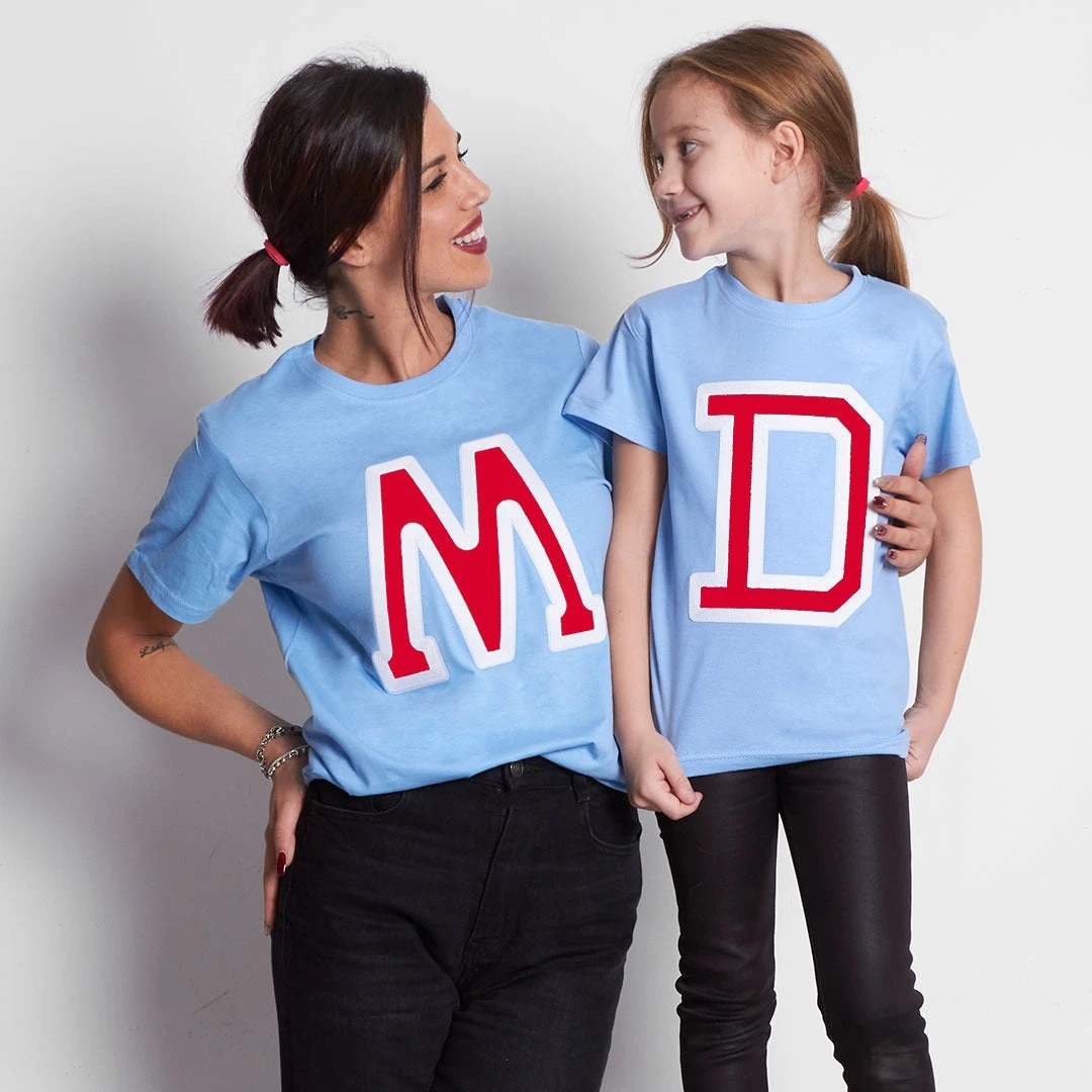 Camiseta Iniciales Celeste 5 Camiseta Iniciales Celeste - Imagen 5