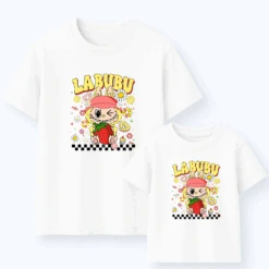 Camiseta Labubu Guiño 10 Camiseta Labubu Guiño -Roly Camiseta Labubu guino blanca