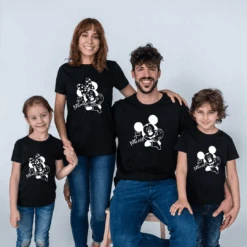 Camiseta Mickey & Minnie Contraste 5 Camiseta Mickey & Minnie Contraste -Roly Camiseta Mickey Minnie contraste negra 1