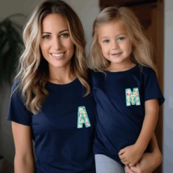 Camiseta Personalizada Inicial Flores 19 Camiseta Personalizada Inicial Flores -Roly Camiseta Personalizada Inicial Flores azul marino 2