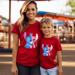 Camiseta Stitch Abrazo -Roly Camiseta Stitch Abrazo roja