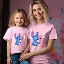 Camiseta Stitch Abrazo -Roly Camiseta Stitch Abrazo rosa