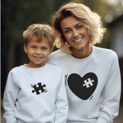 Sudadera Puzzle 7 Sudadera Puzzle -Roly FamilyWhiteShirtMockup3 8