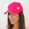 Roly Gorra Iniciales Mini Fucsia